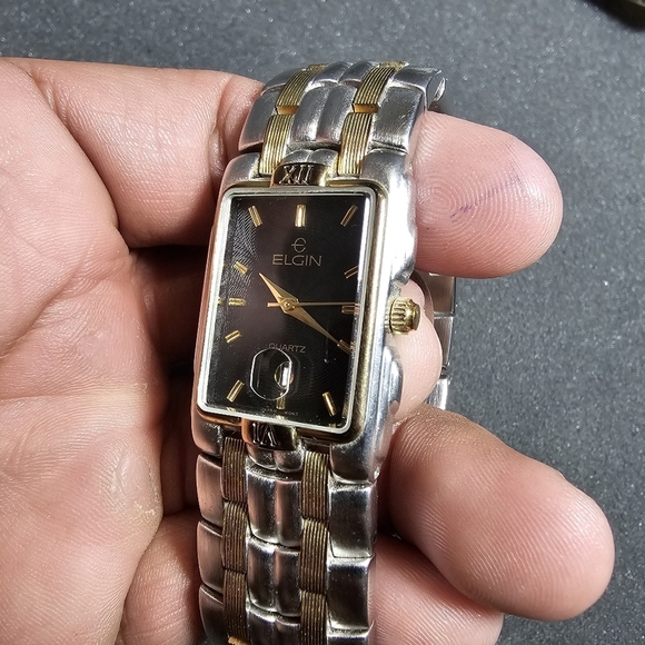 Vintage Elgin Gold Silver Tone Quartz Mens Dress Tank Watch Working FM333-040 sh - Picture 3 of 10